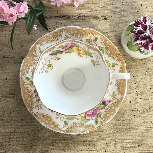 Vintage Royal Albert Crown China “Lovelace” Teacup & Saucer 1930c - Picture 3 of 8